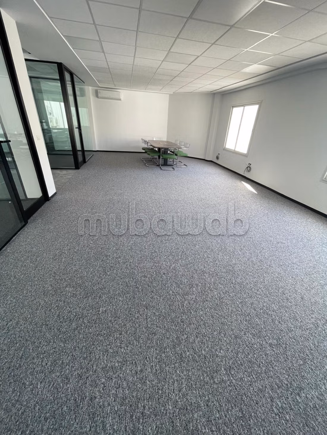 Bureau H4 location aux berges du Lac 1