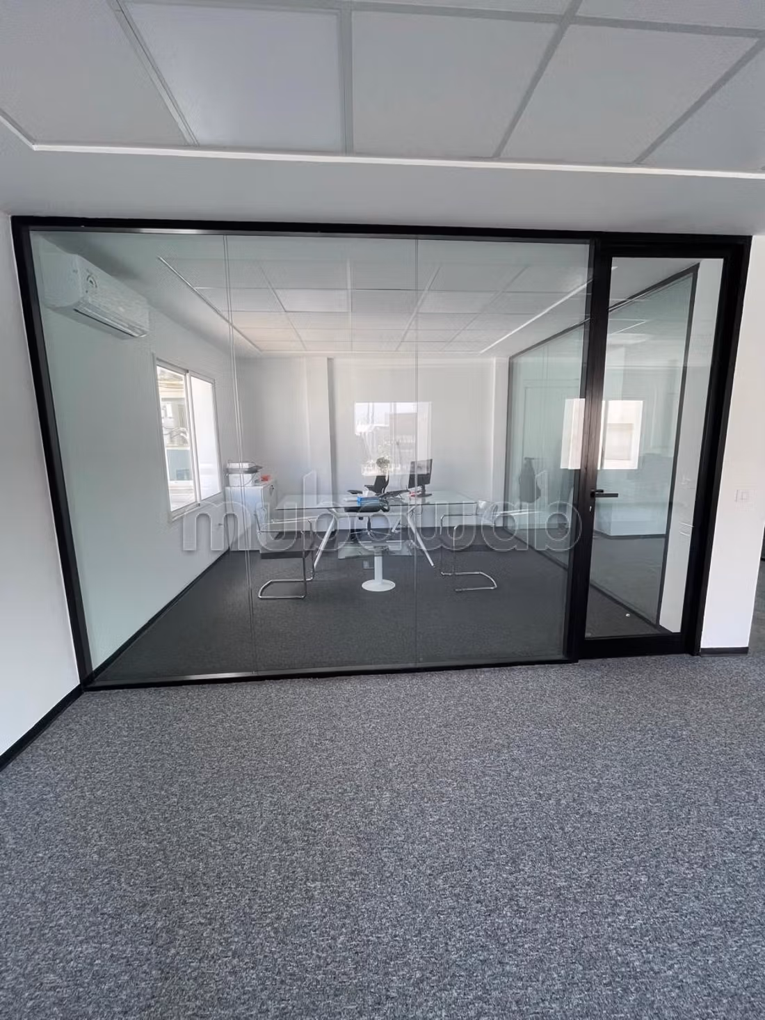 Bureau H4 location aux berges du Lac 1