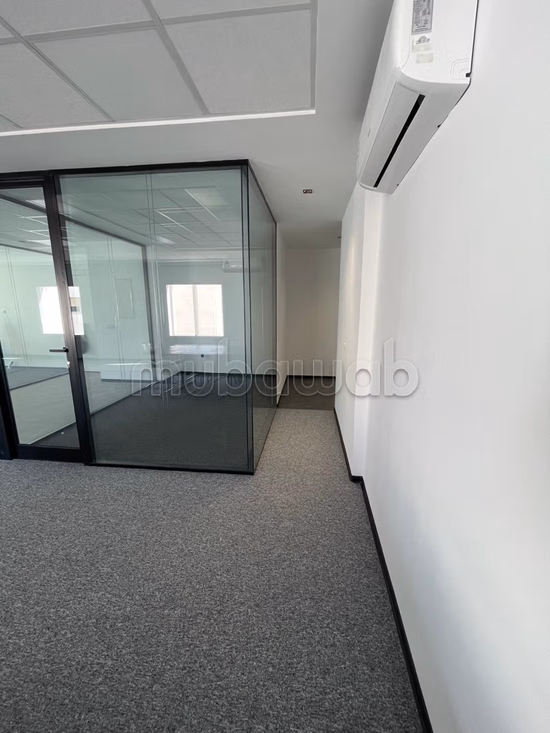 Bureau H4 location aux berges du Lac 1