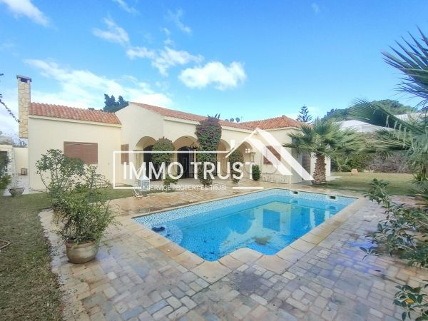 Villa plain pied S4 avec piscine à La Soukra