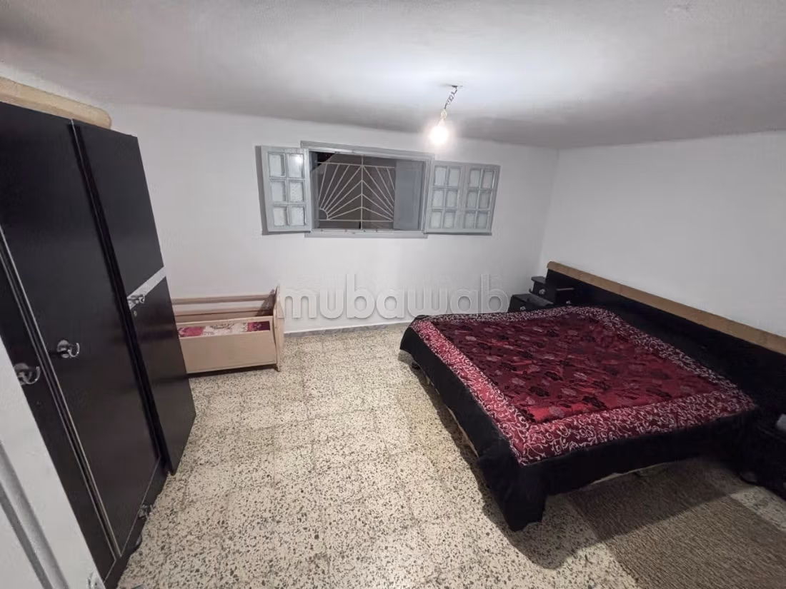 Splendida casa in affitto. Superficie di 250 m². Giardino e garage