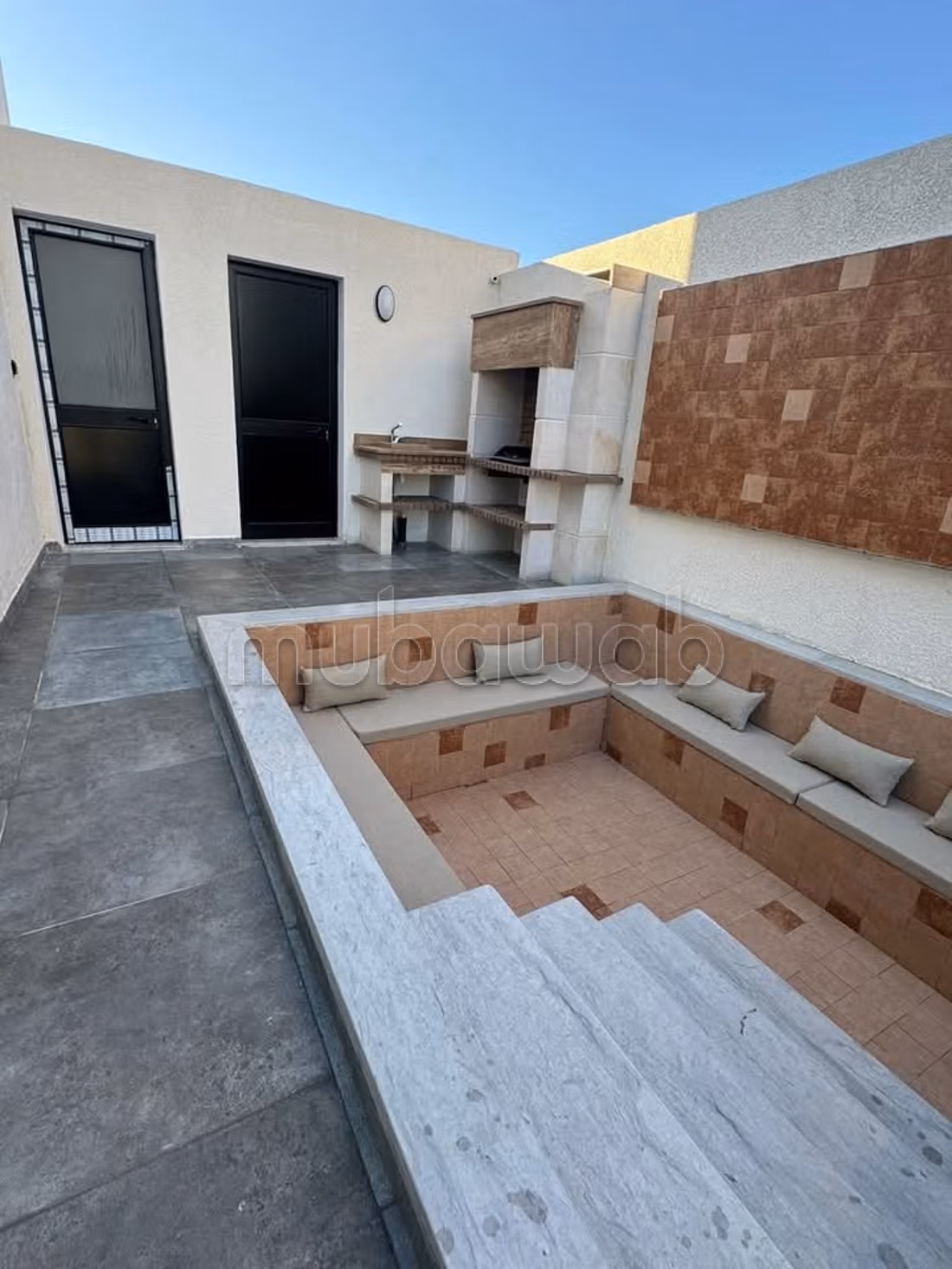 Villa de standing à louer pour vos vacances. 3 chambres agréables. Piscine, climatisation