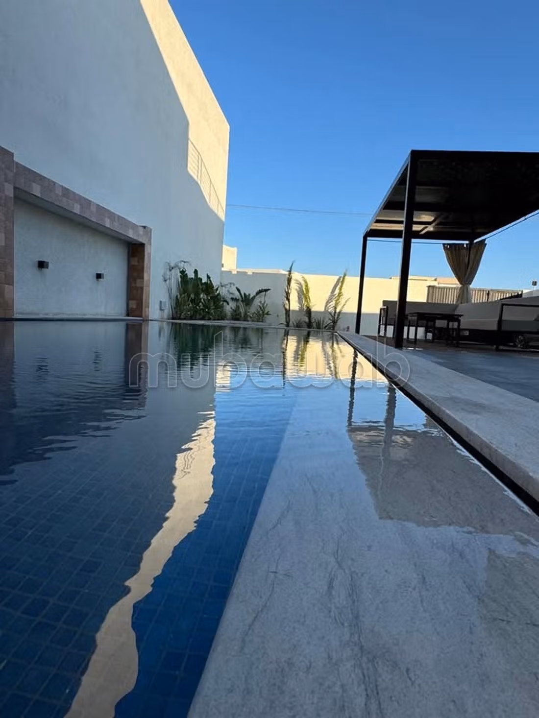Villa de standing à louer pour vos vacances. 3 chambres agréables. Piscine, climatisation