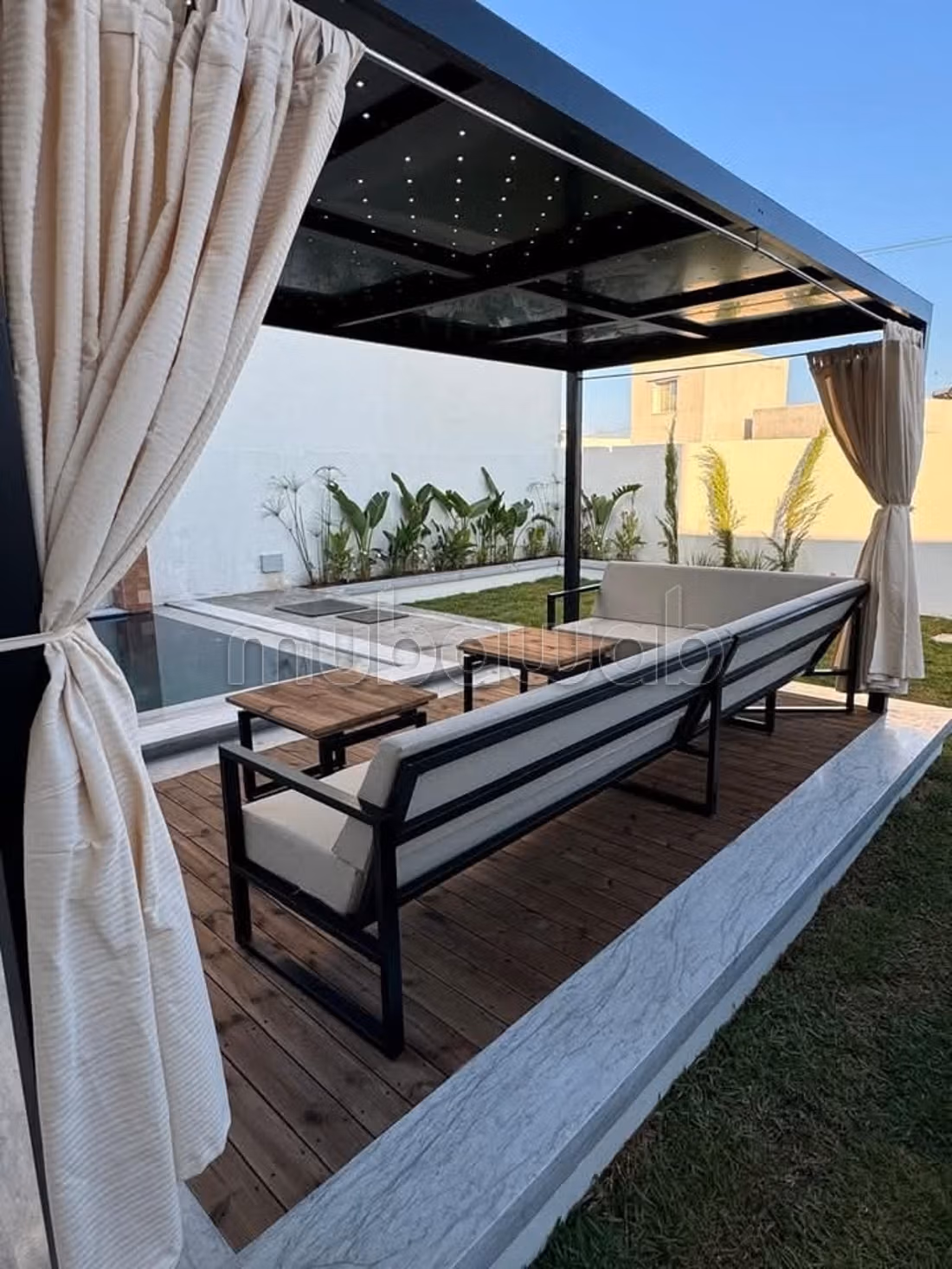 Villa de standing à louer pour vos vacances. 3 chambres agréables. Piscine, climatisation