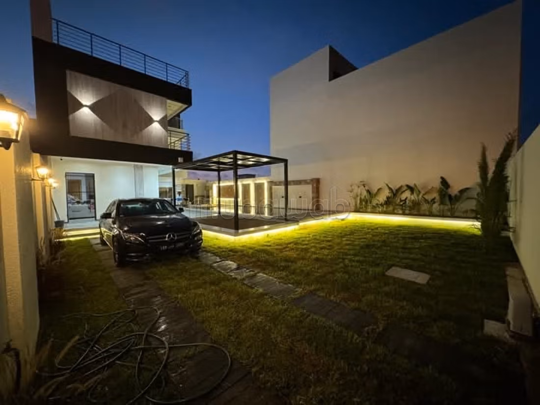 Villa de standing à louer pour vos vacances. 3 chambres agréables. Piscine, climatisation