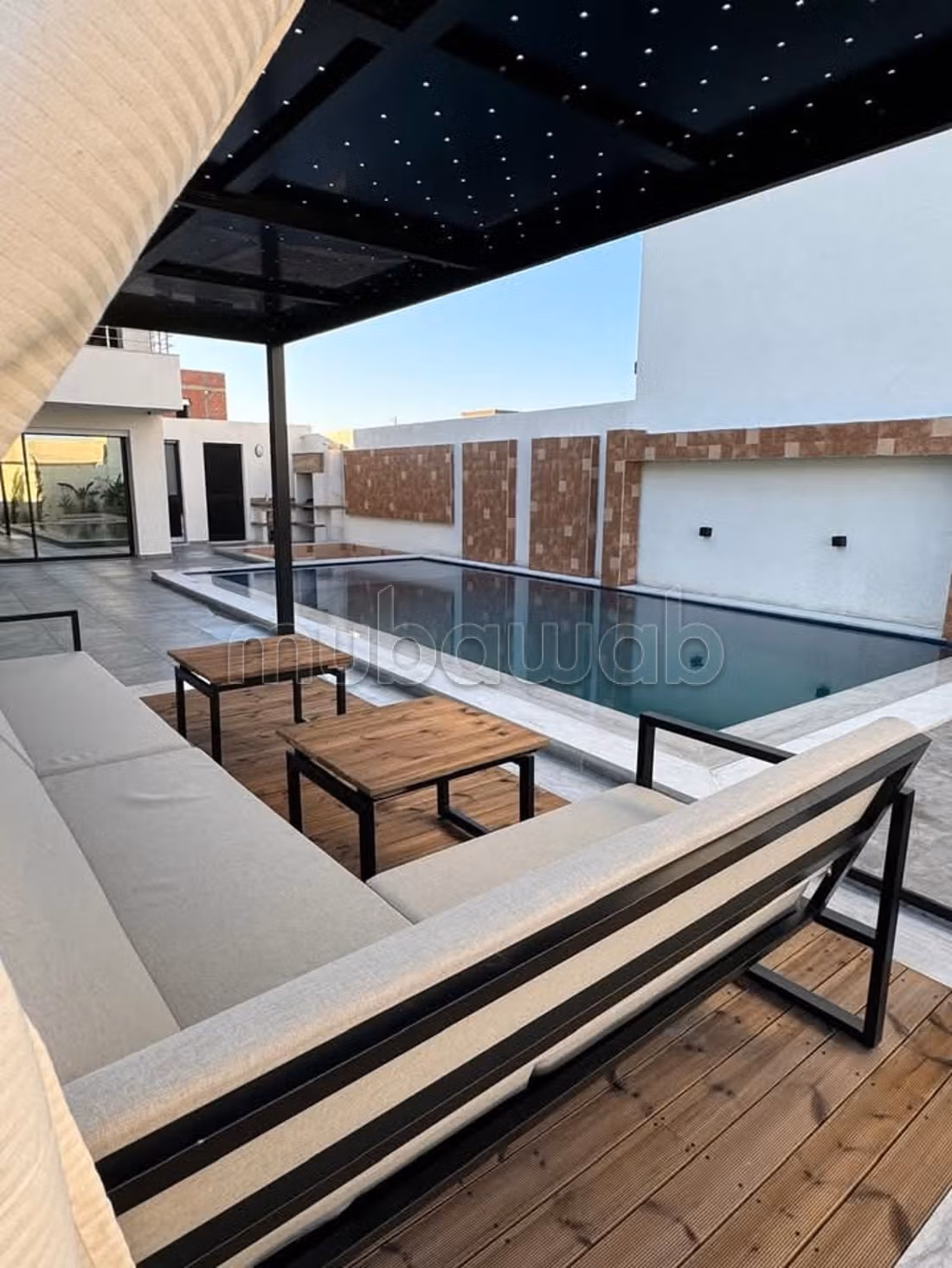 Villa de standing à louer pour vos vacances. 3 chambres agréables. Piscine, climatisation