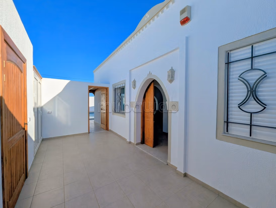 Proprietà in vendita a Djerba. 4 locali. Piscina e condizionatore