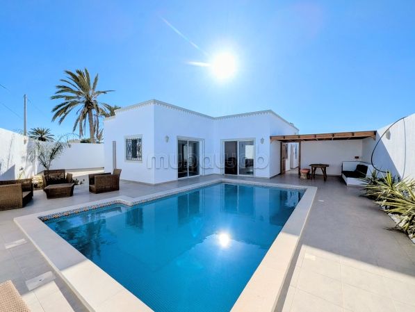 Vente villa de luxe à Djerba. Surface totale 140 m². Porte blindée et système de double vitrage