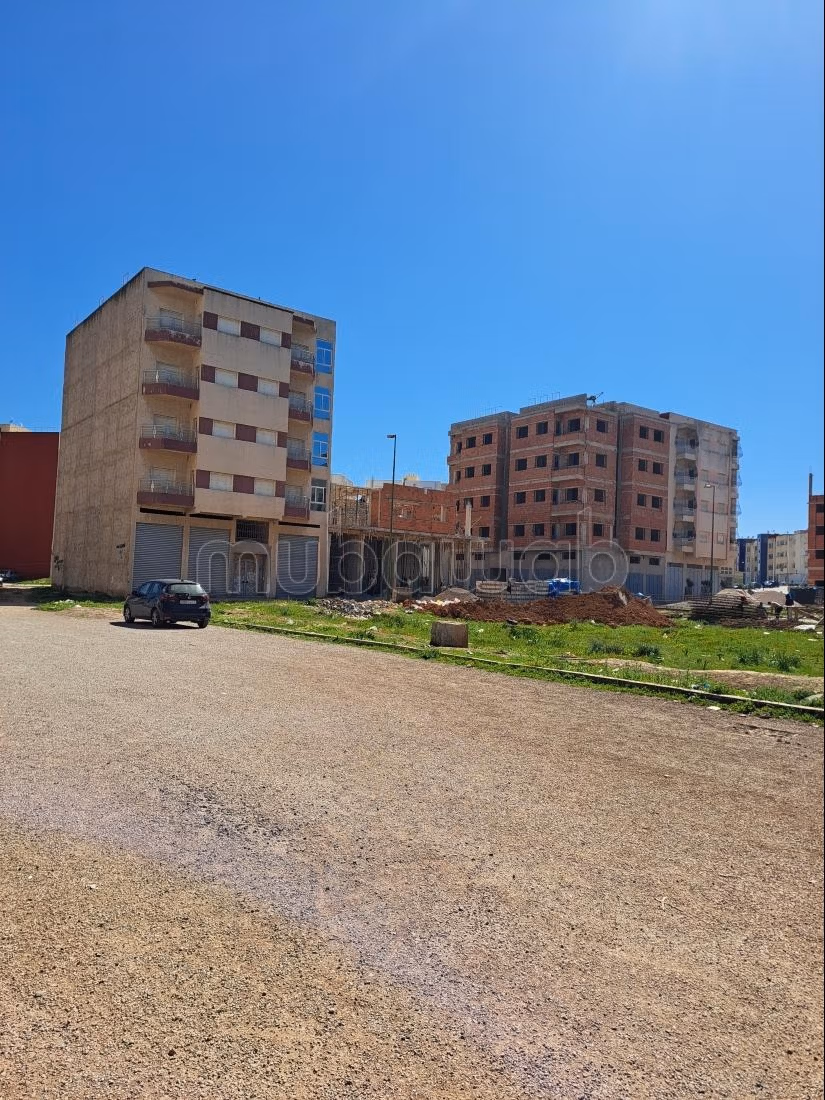 Beau terrain à la vente à Hay Bensouda.
Surface de 287 m²