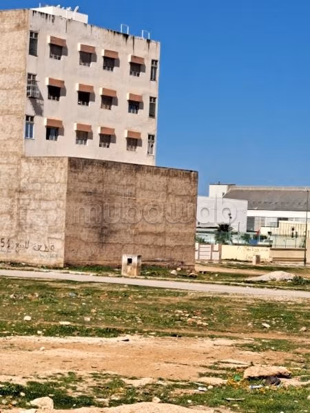 Beau terrain à la vente à Hay Bensouda.
Surface de 287 m²