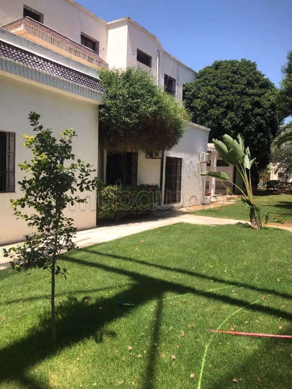 For sale a villa located at the corner of mutual city