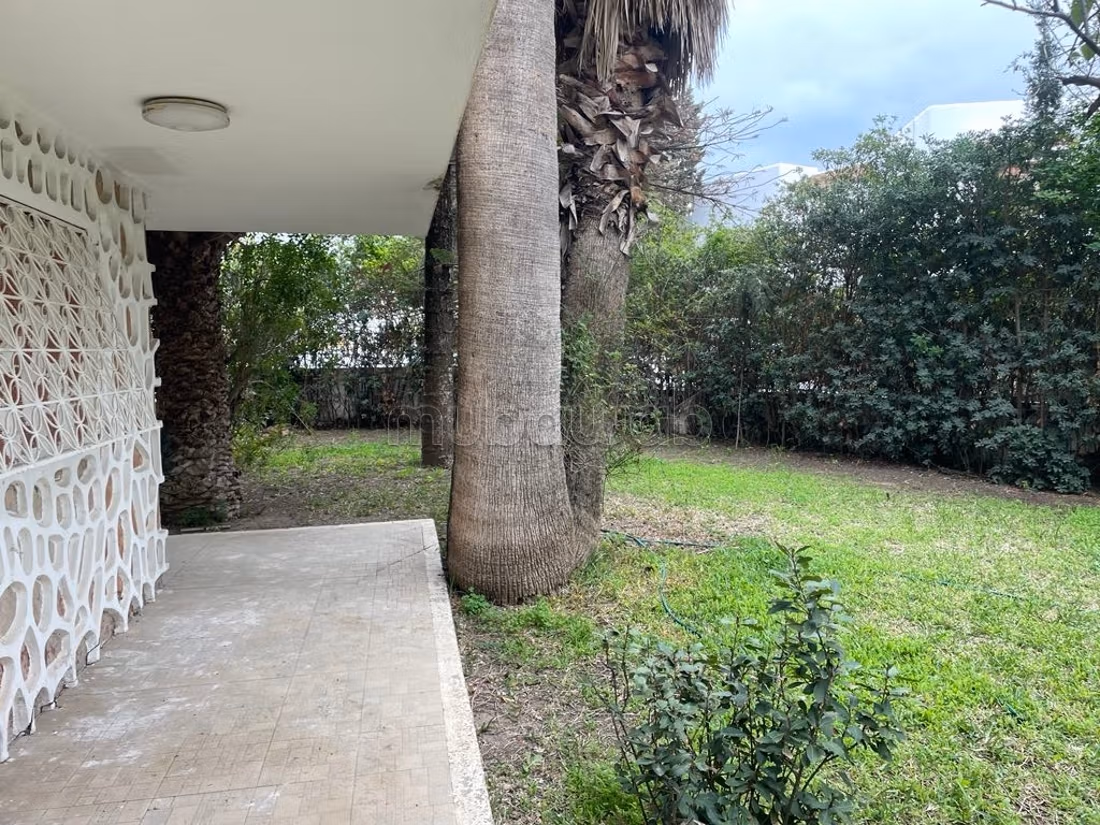 Vente villa angle de 2 rues a el menzah 1