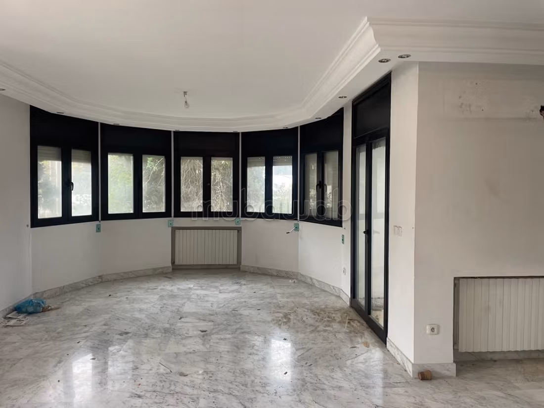 Vente villa angle de 2 rues a el menzah 1