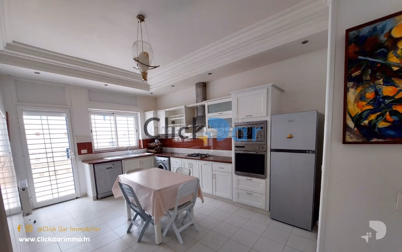Une villa avec piscine en S4 a louer