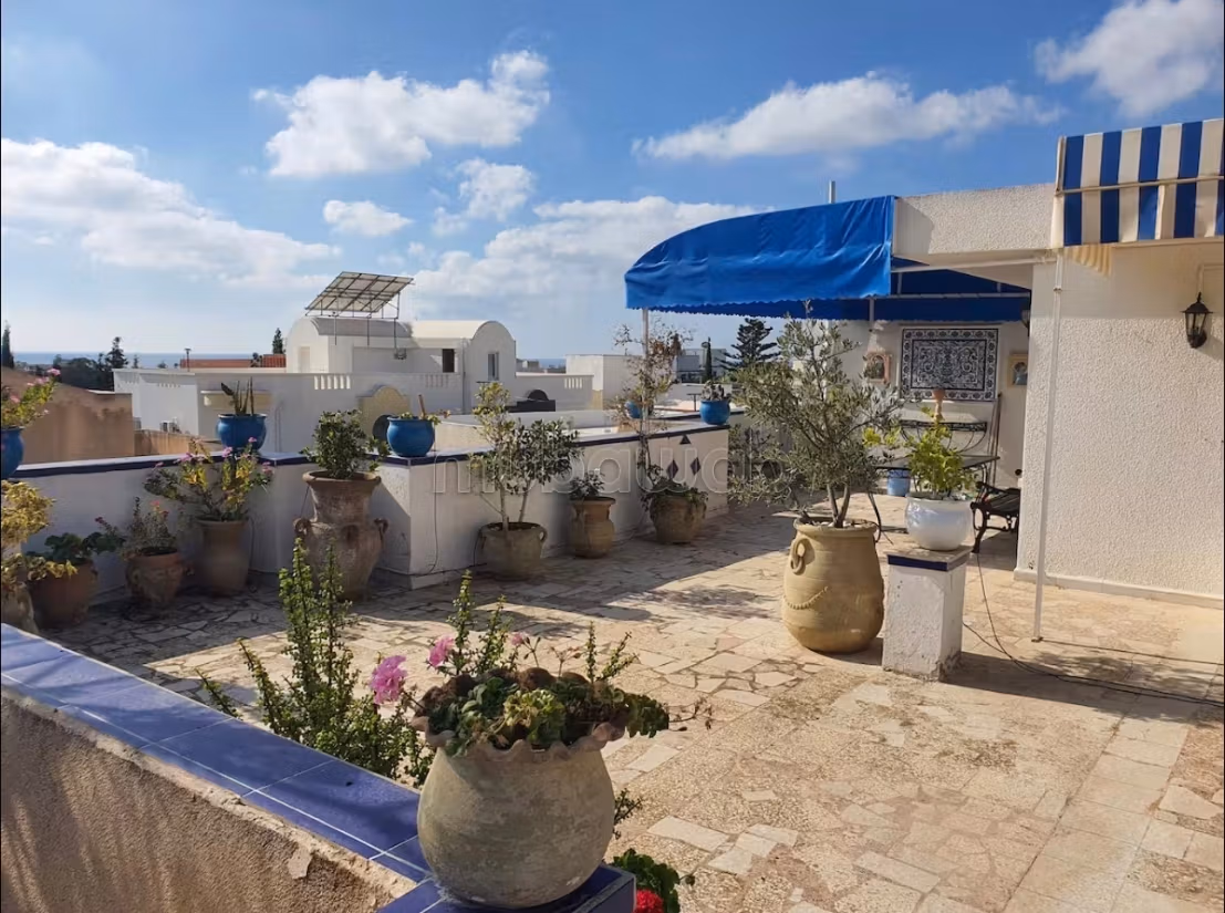 Appartamento con grande terrazza privata