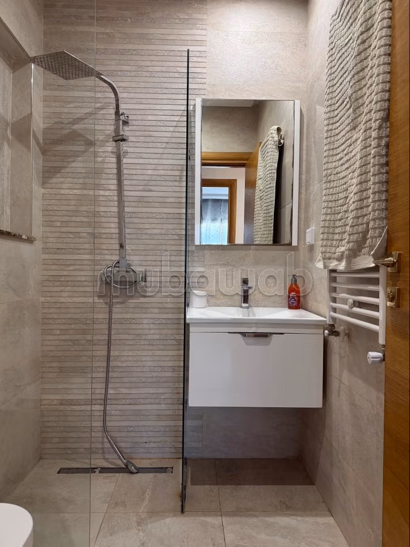 Studio con terrazza nei giardini di Cartagine
