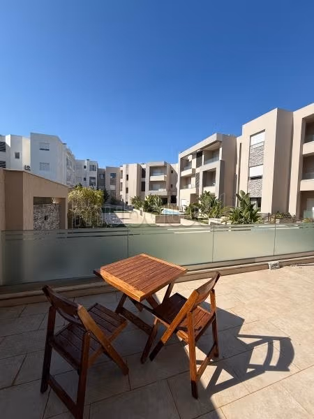 Studio con terrazza nei giardini di Cartagine