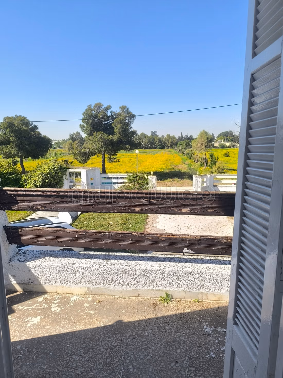 Villa de luxe à louer à Chotrana 1. Surface de 800 m². Porte blindée et résidence sécurisée