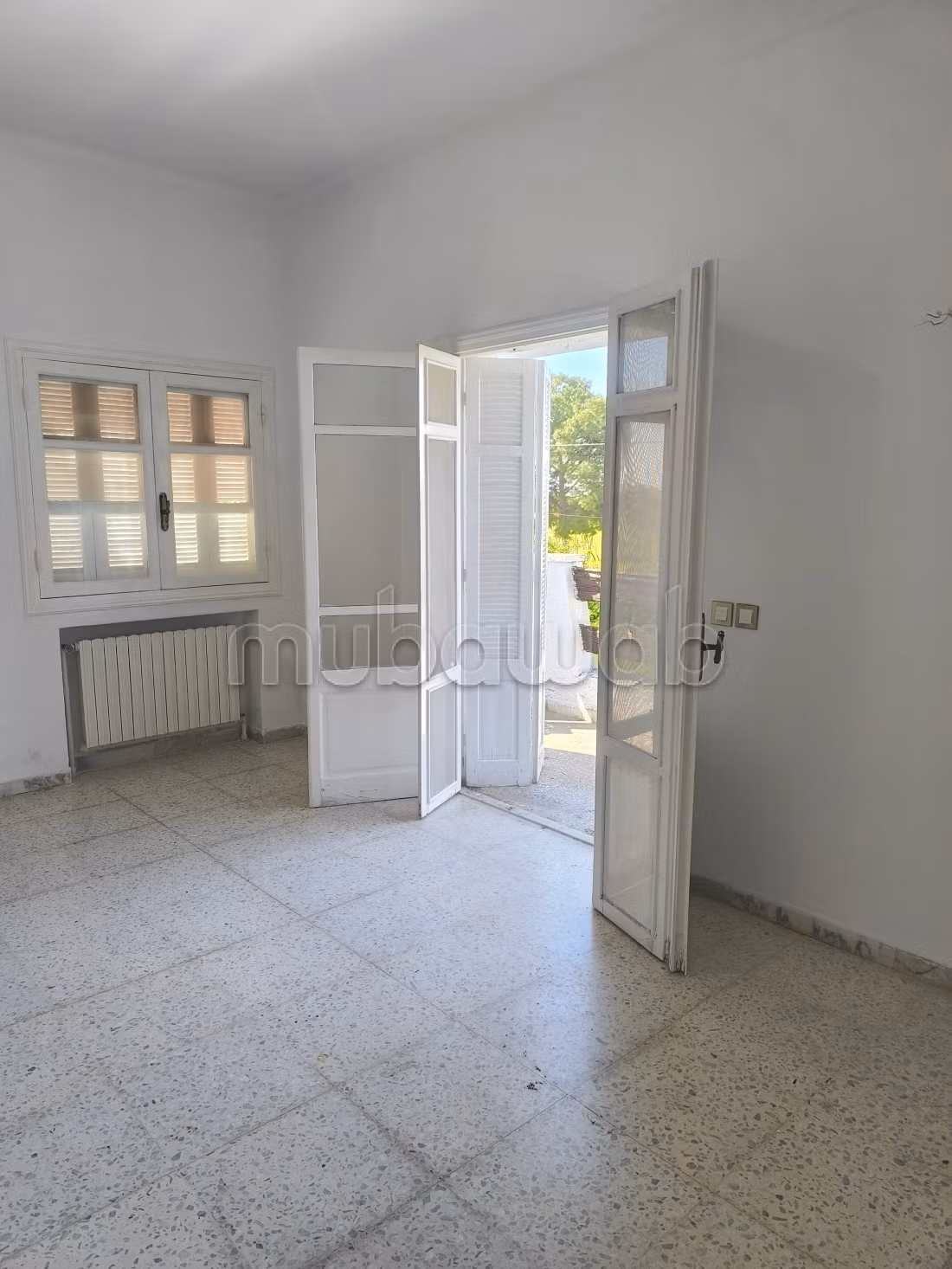 Villa de luxe à louer à Chotrana 1. Surface de 800 m². Porte blindée et résidence sécurisée
