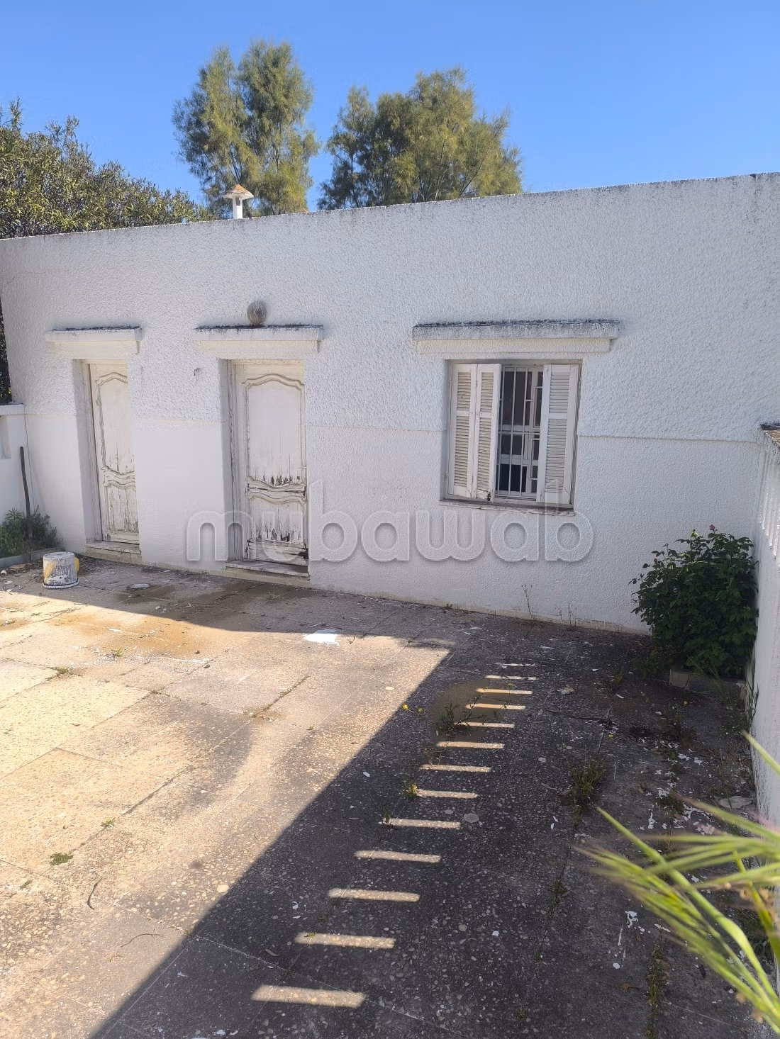 Villa de luxe à louer à Chotrana 1. Surface de 800 m². Porte blindée et résidence sécurisée