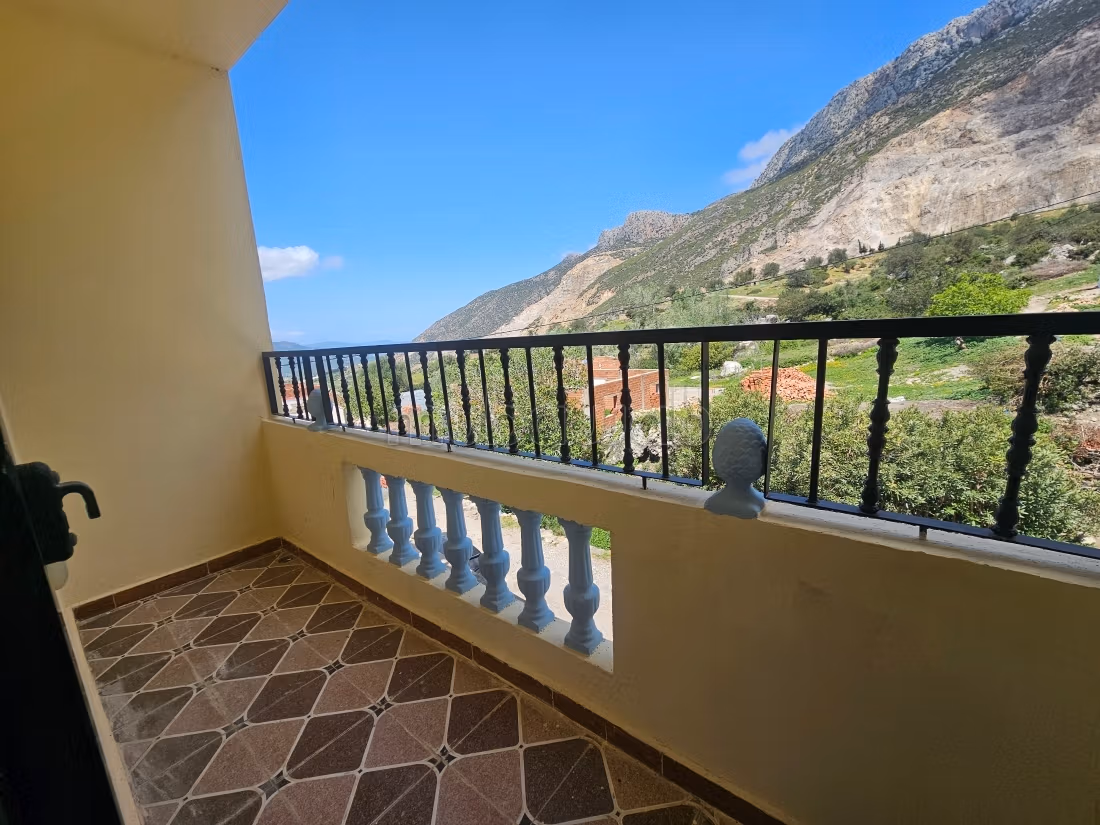 Villa à vendre avec vue exceptionnelle sur le Barrage Chérif Idrissi 
a Zinat Tétouan