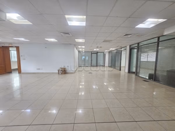 À louer un bureau de 280 m² au lac 3