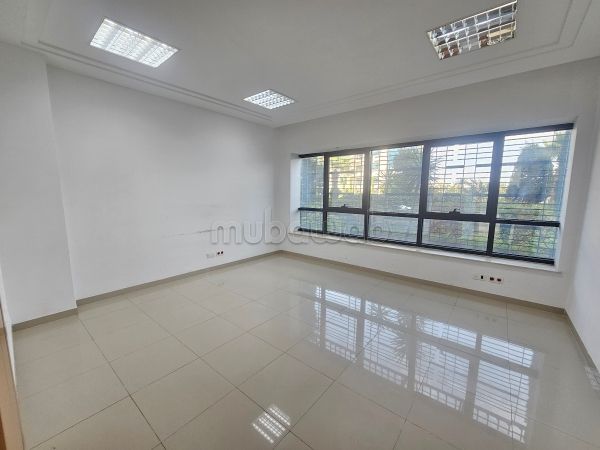 À louer un bureau de 6 pièces au lac 1