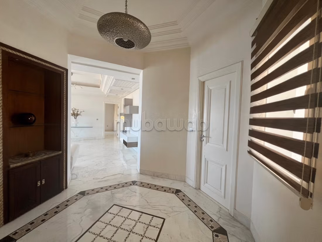 A louer S6 de 250 m² au Lac 1
