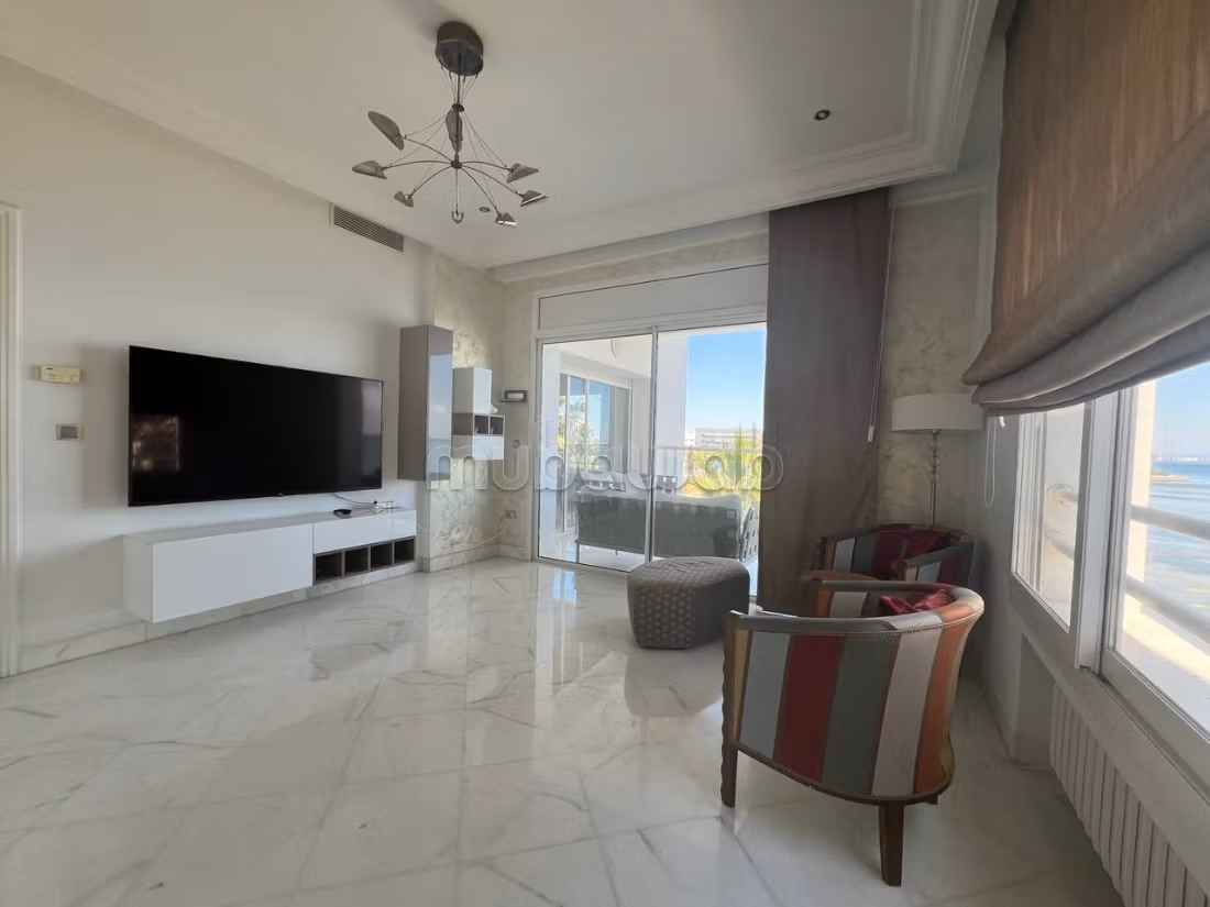 A louer S6 de 250 m² au Lac 1
