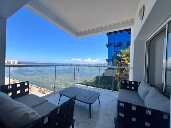 A louer S6 de 250 m² au Lac 1