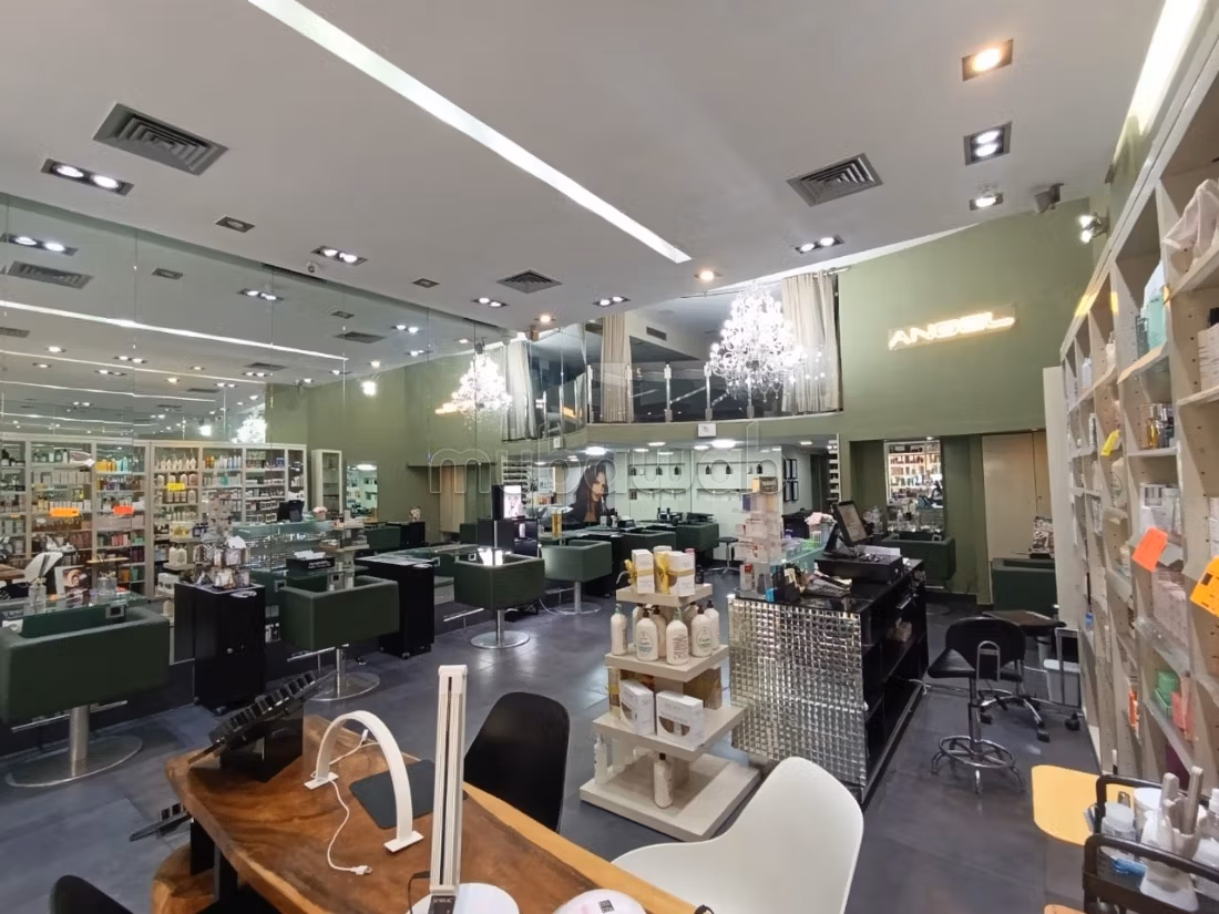 Magnifique local commercial Triangle d'Or
