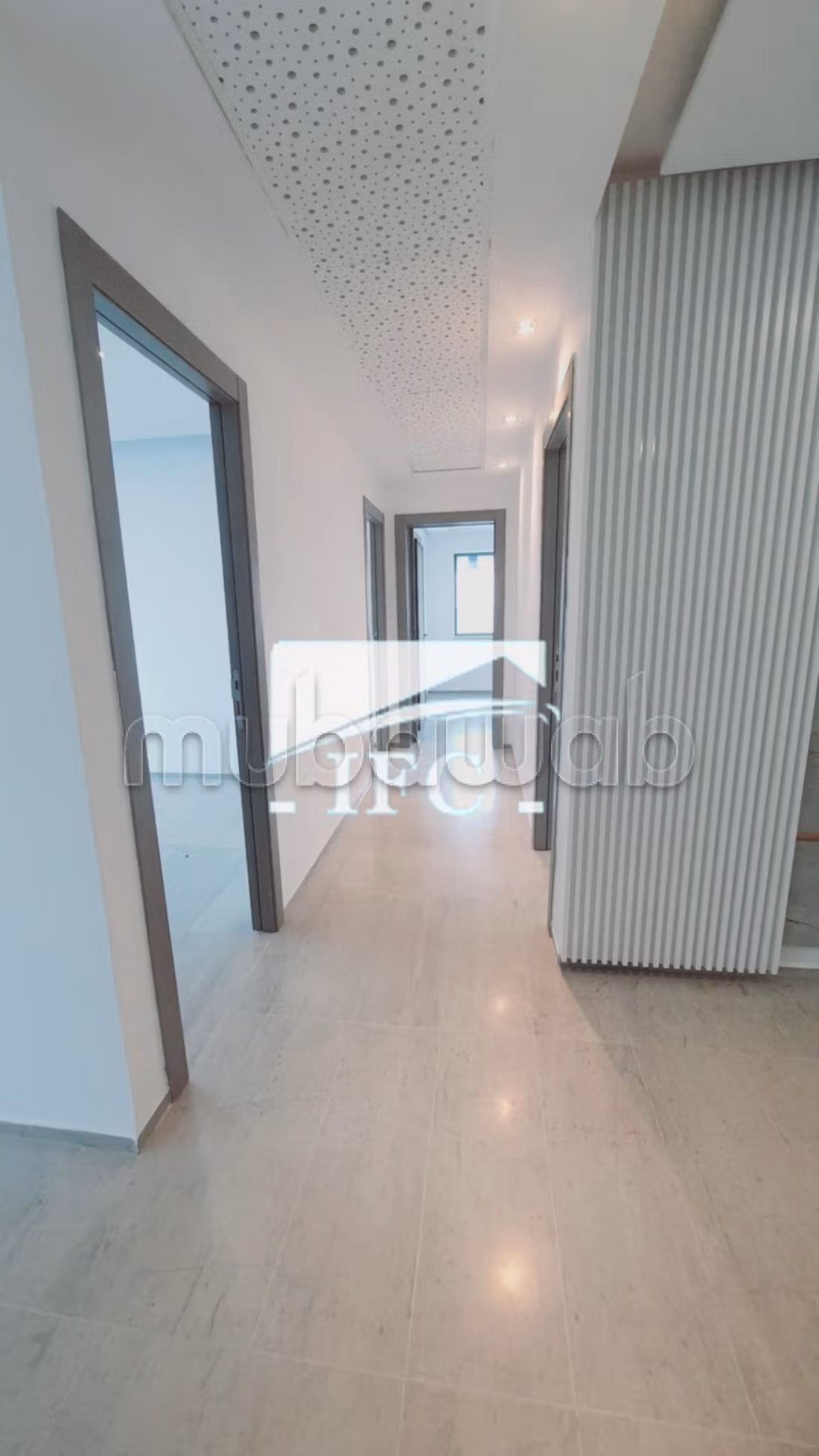 Bureau en 5 espaces lac 2 146m² IFCL283
