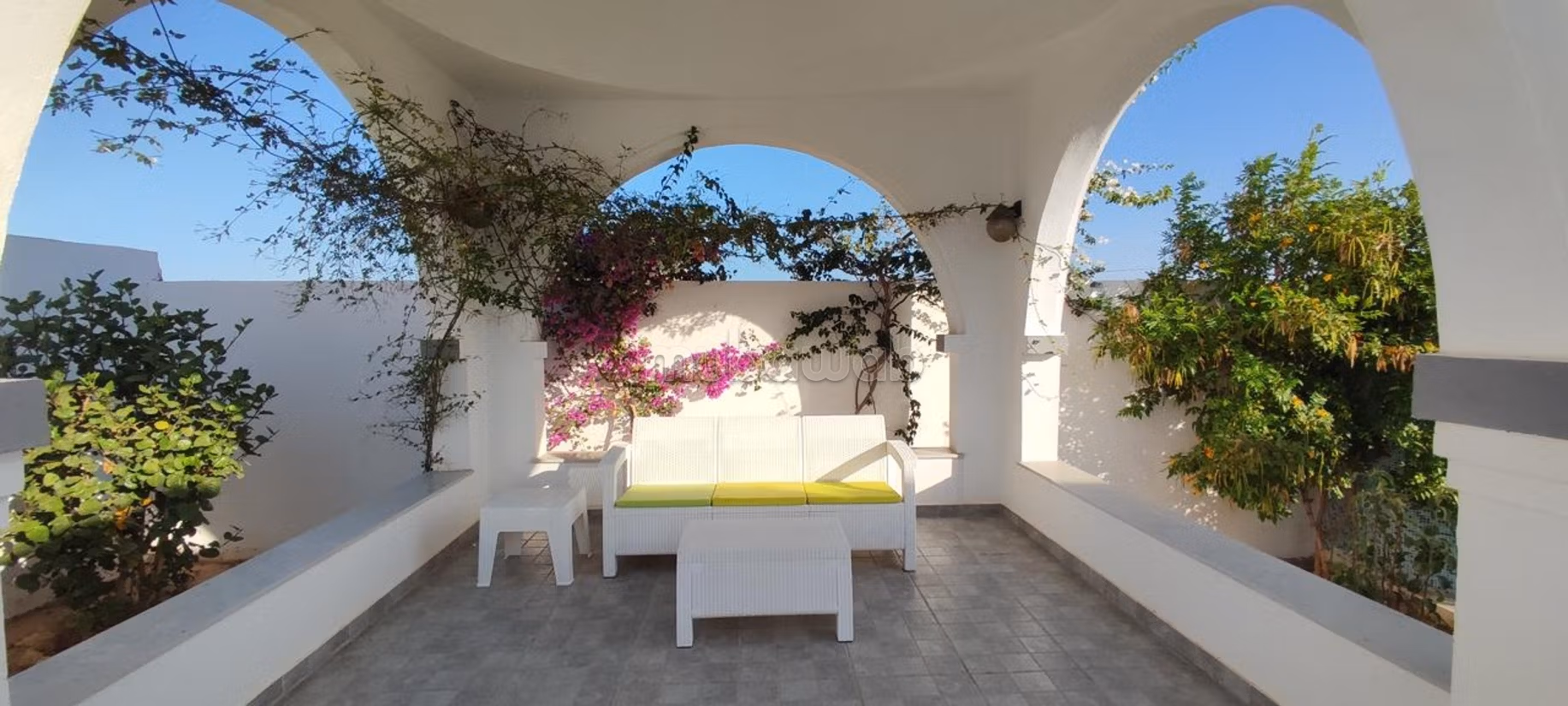 Villa with a zero-visibility pool in Djerba