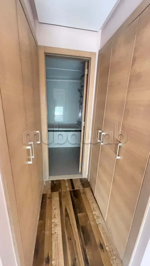 Appartement à louer à Riyad. 4 grandes pièces. Ascenseur et terrasse