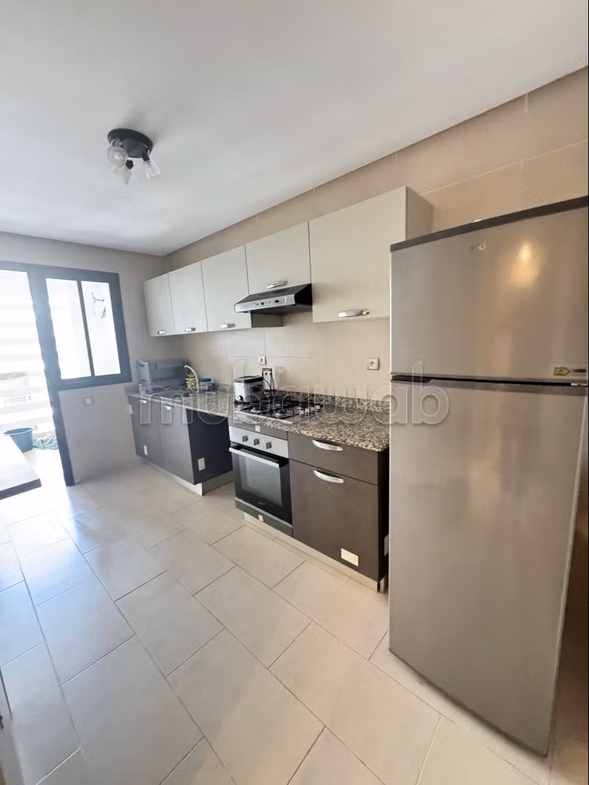 Appartement à louer à Sidi Bouknadel. 
Surface de 90 m². 
Meublé