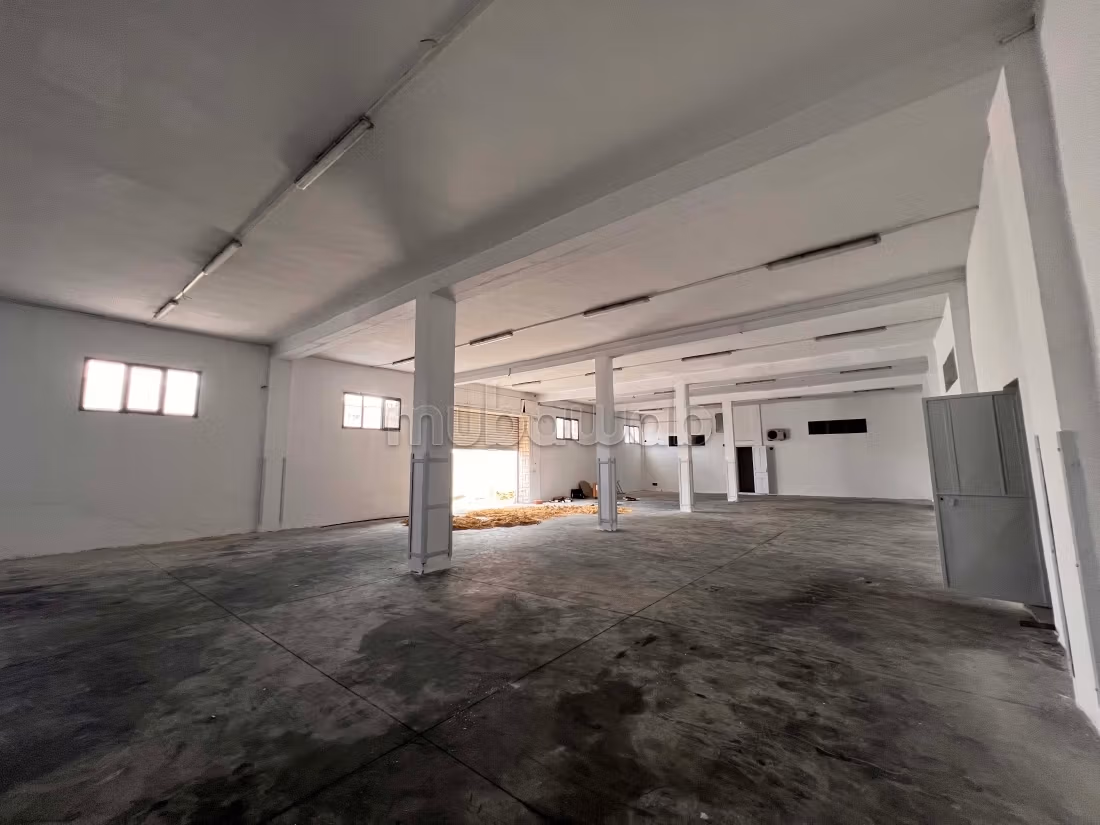 À louer SURFACE 1400m2 à Megrine Sidi Rzig