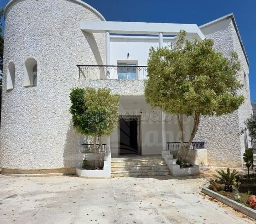 In affitto una villa S4 arredata