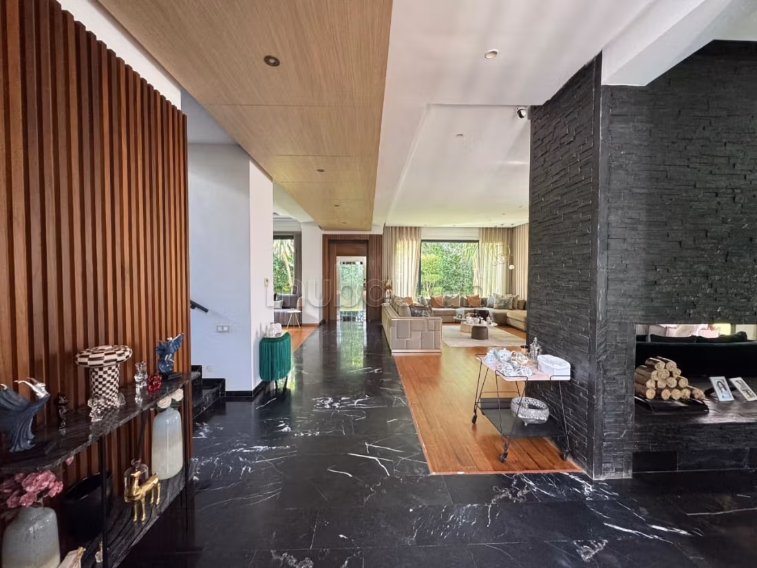 Villa isolé de luxe à vendre à Ville Verte.
Surface de 890 m²