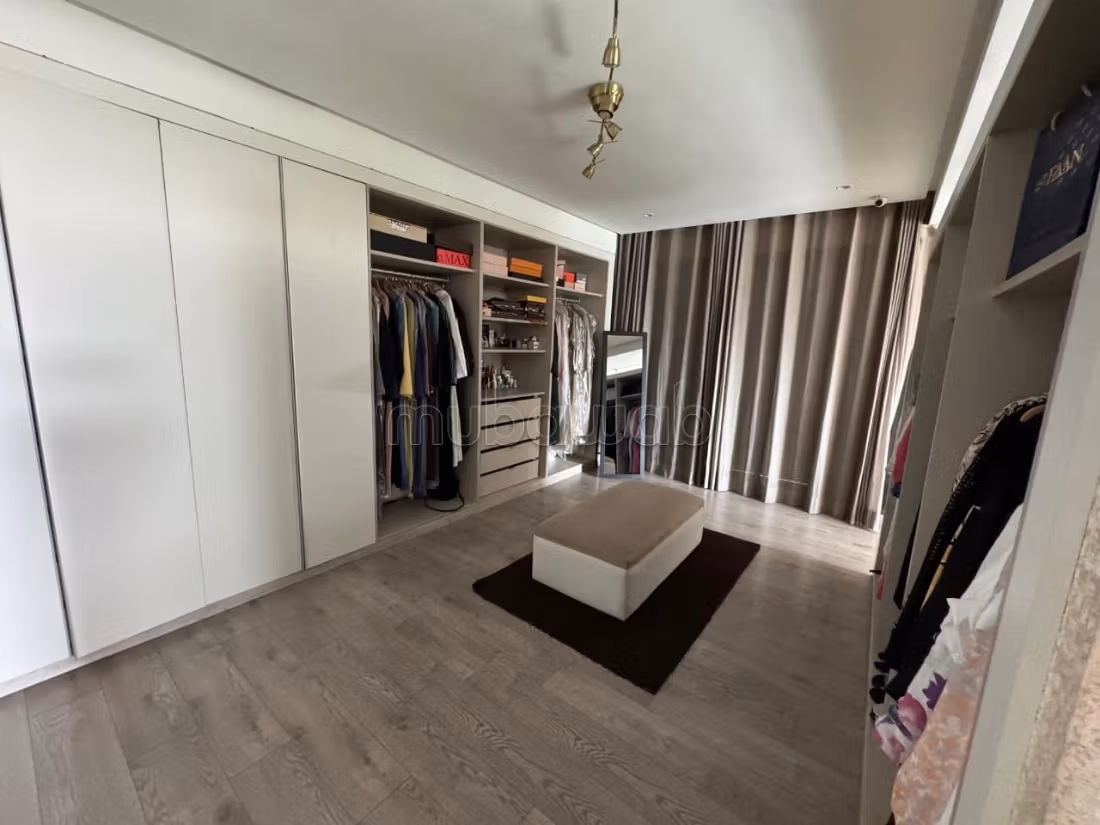 Villa isolé de luxe à vendre à Ville Verte.
Surface de 890 m²