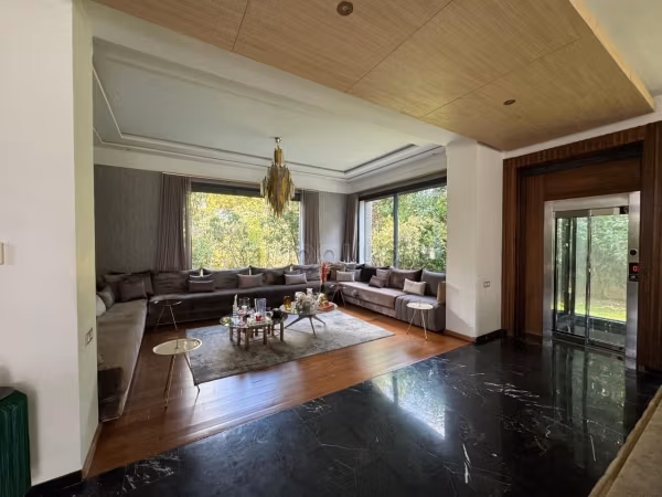 Villa isolé de luxe à vendre à Ville Verte.
Surface de 890 m²