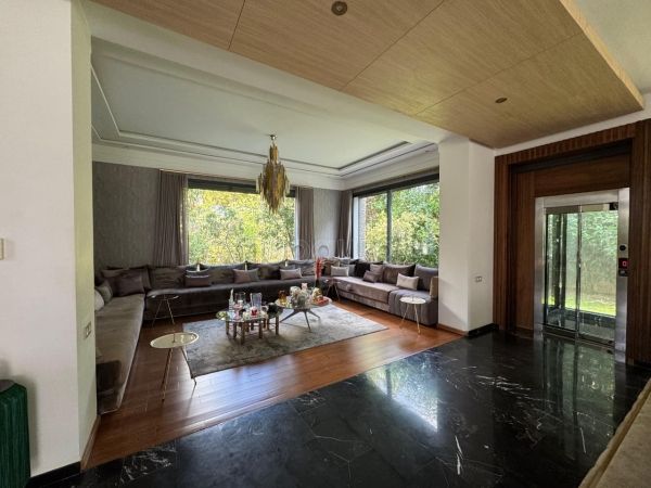 Villa isolé de luxe à vendre à Ville Verte.
Surface de 890 m²