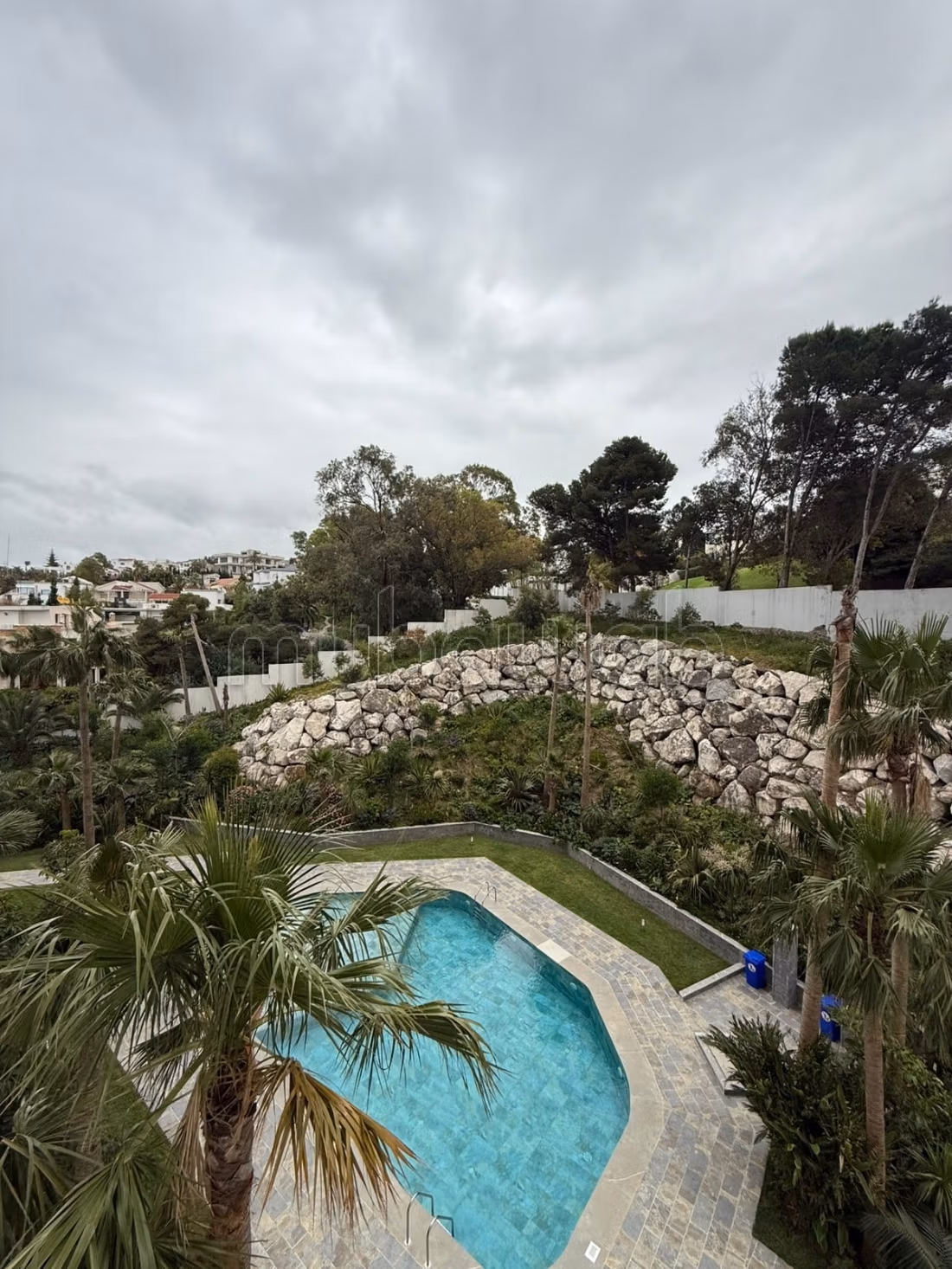 A Louer: Appartement neuf avec piscine 3 chambres