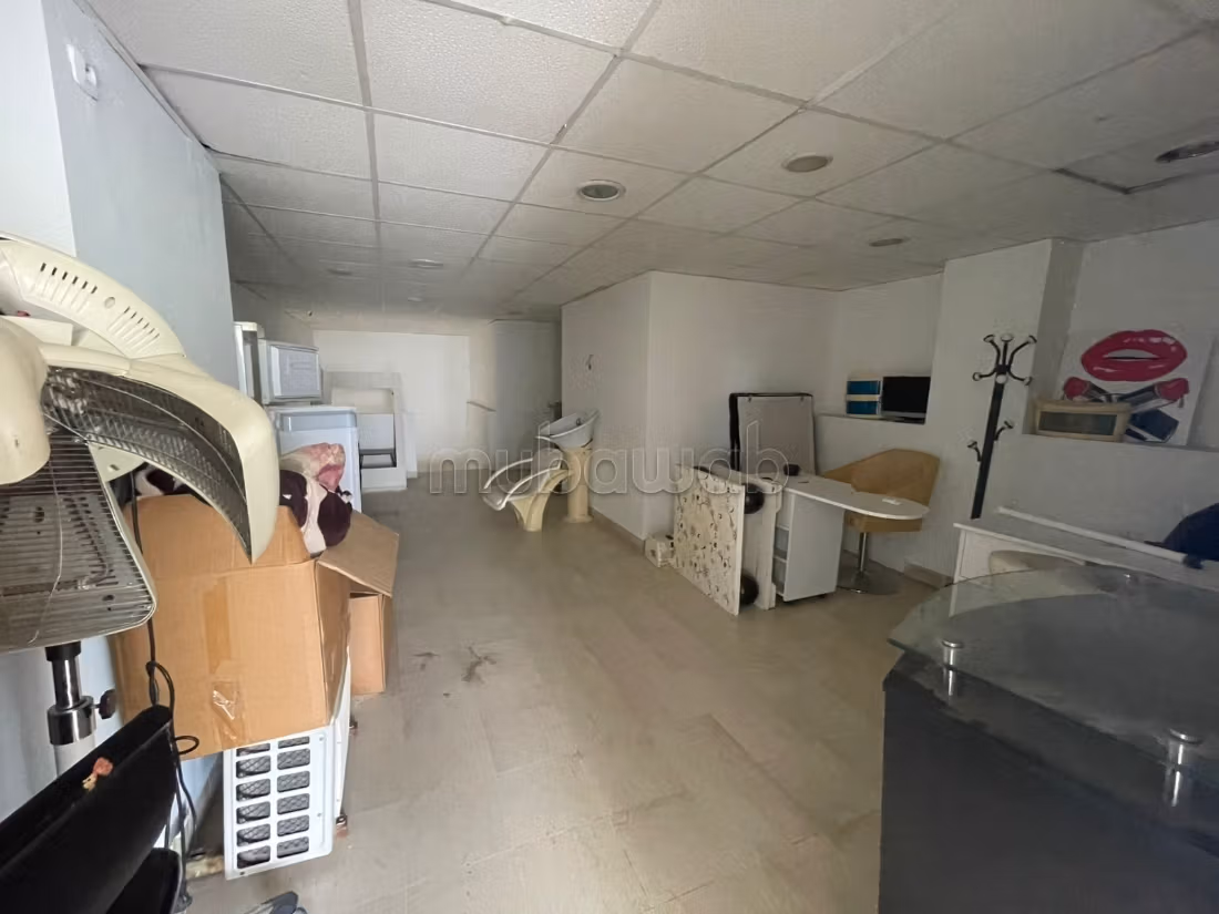 A vendre local 220 m² aux jardin el menzeh2