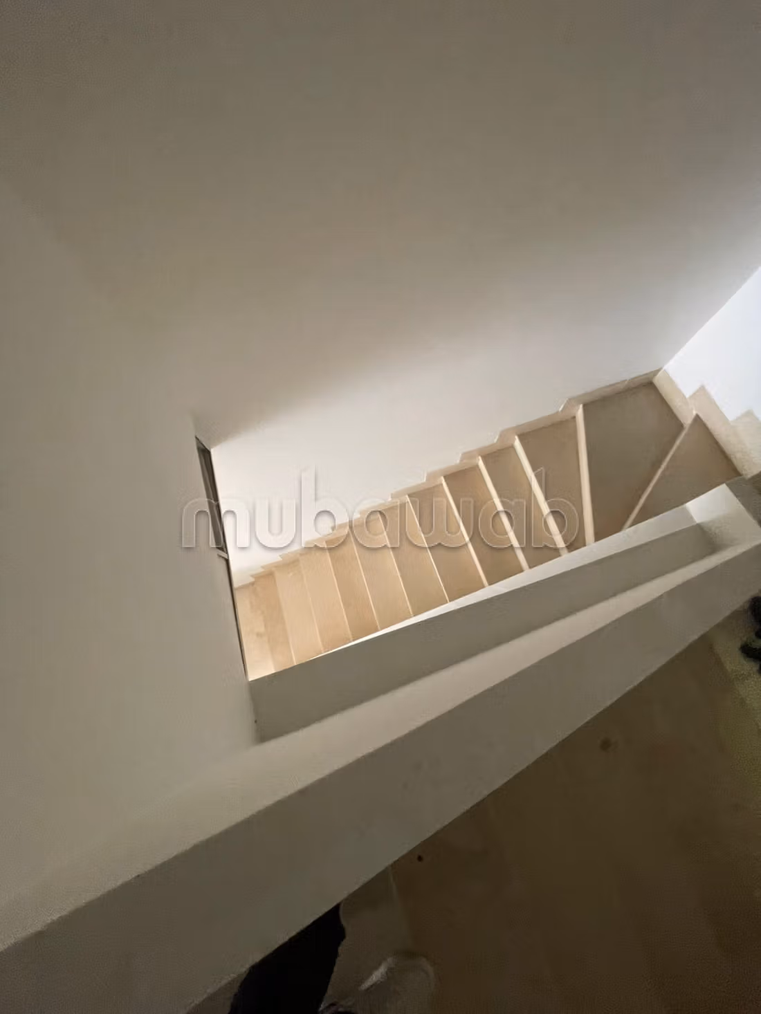 A vendre local 220 m² aux jardin el menzeh2