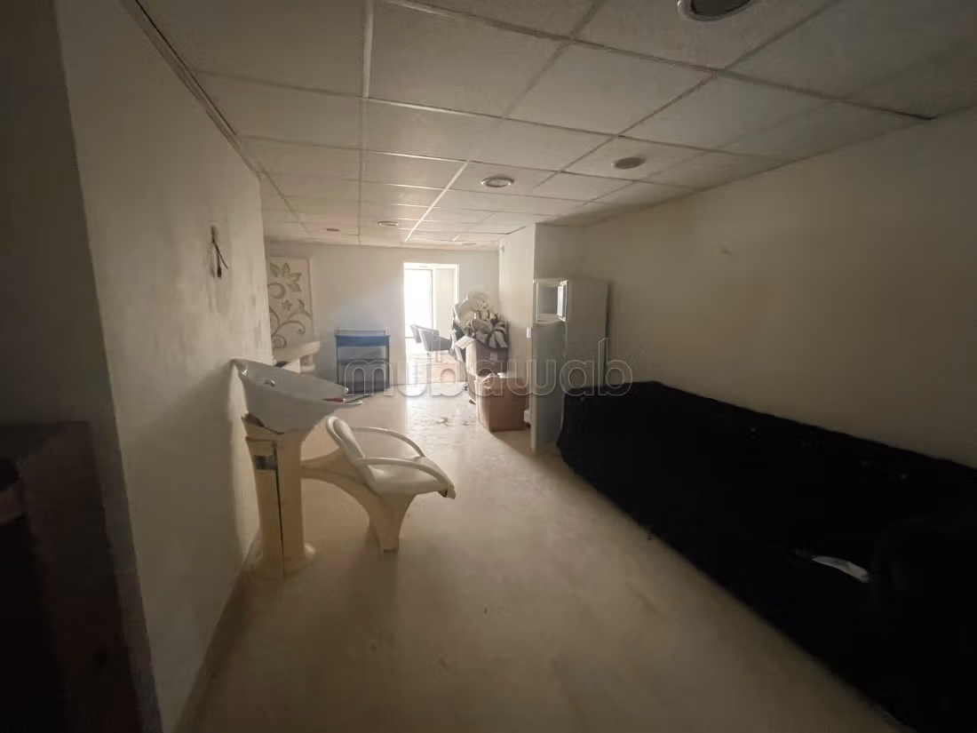 A vendre local 220 m² aux jardin el menzeh2