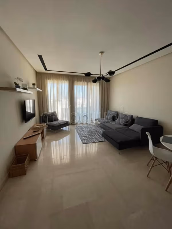 Superbe appartement à louer à Californie. 
1 belle chambre. 
Bien meublé