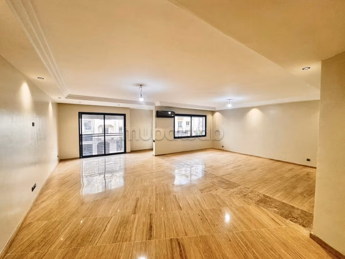 Superbe appartement rénové à louer –Triangle d’Or