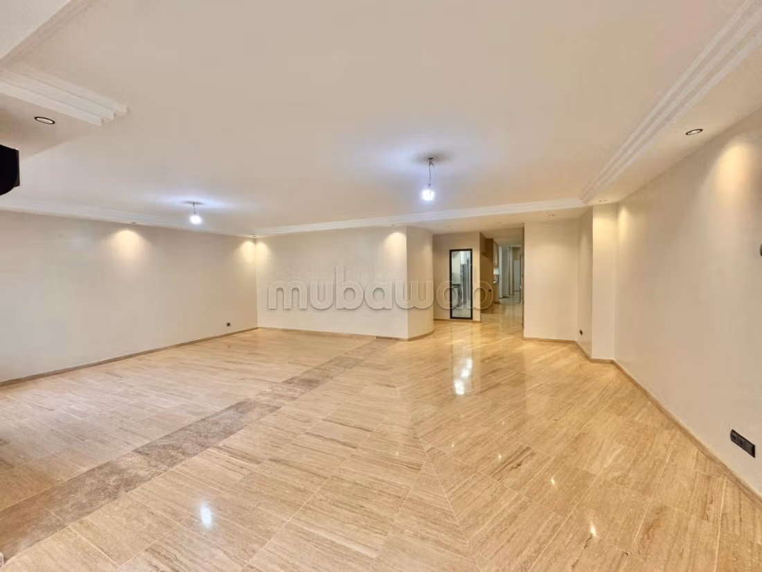 Superbe appartement rénové à louer –Triangle d’Or — 2