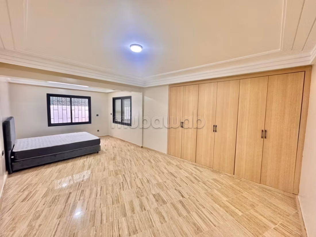 Superbe appartement rénové à louer –Triangle d’Or — 4