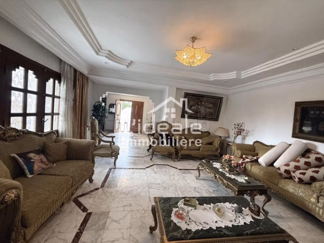 À VENDRE Superbe Villa S5 au cœur de Hammamet